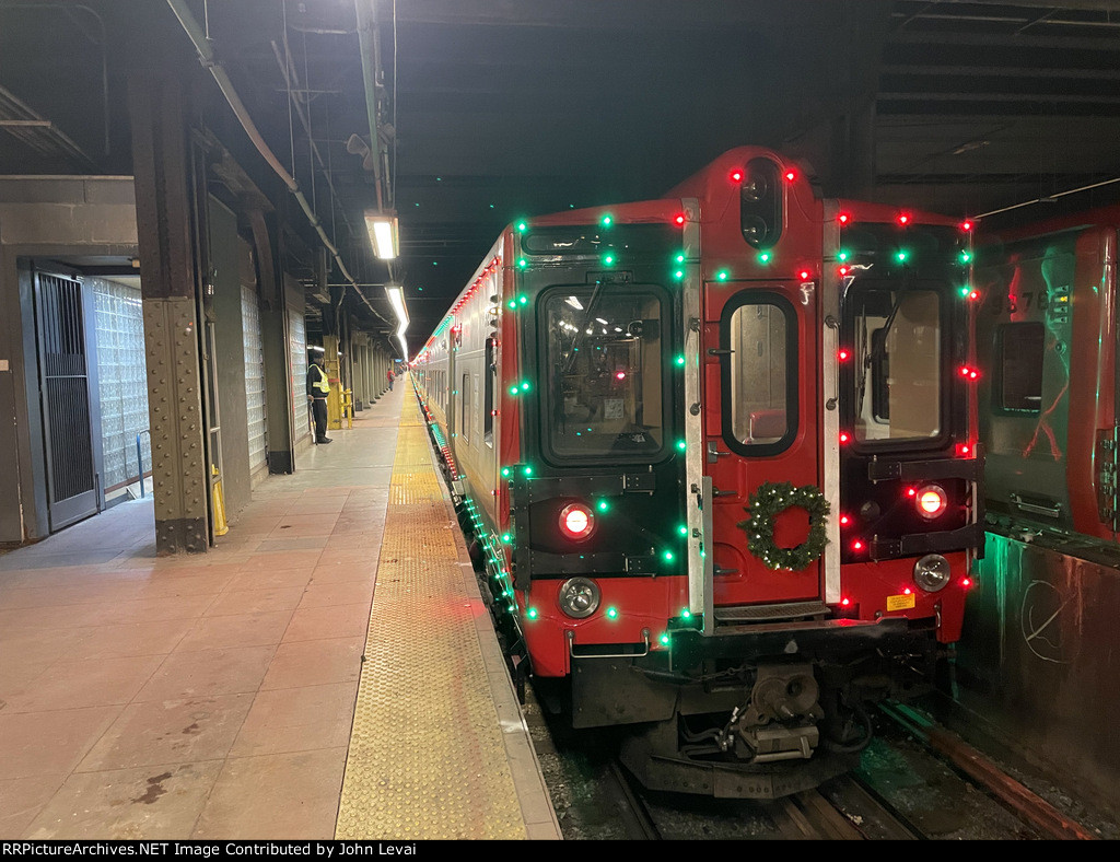 Holiday Lights M8 Set with Car # 9260 on the north end-this set will be running to Mt. Kisco